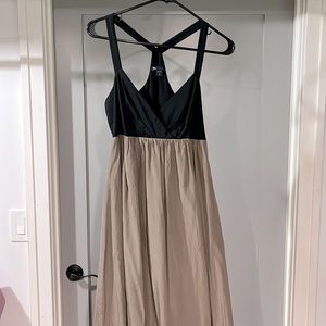 Gap Midi Dress / Taupe & Black Color / Size 8